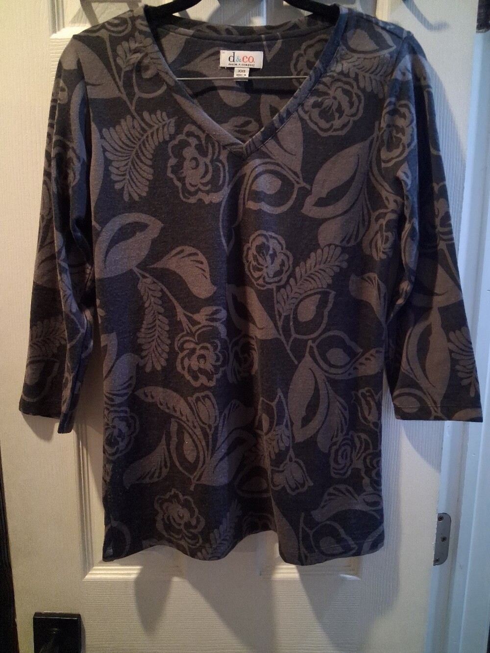 Denim&Co Gray Floral V-Neck Sweater Top